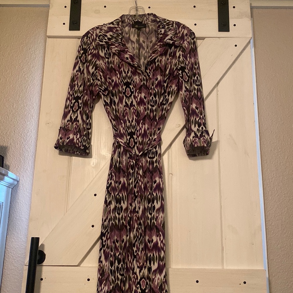 Great work dress 3/4 length sleeves with tie around the waist.